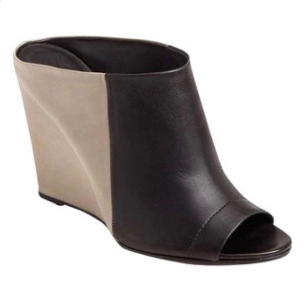 VINCE
Karin Leather Mules. US 6.5M EUR 37